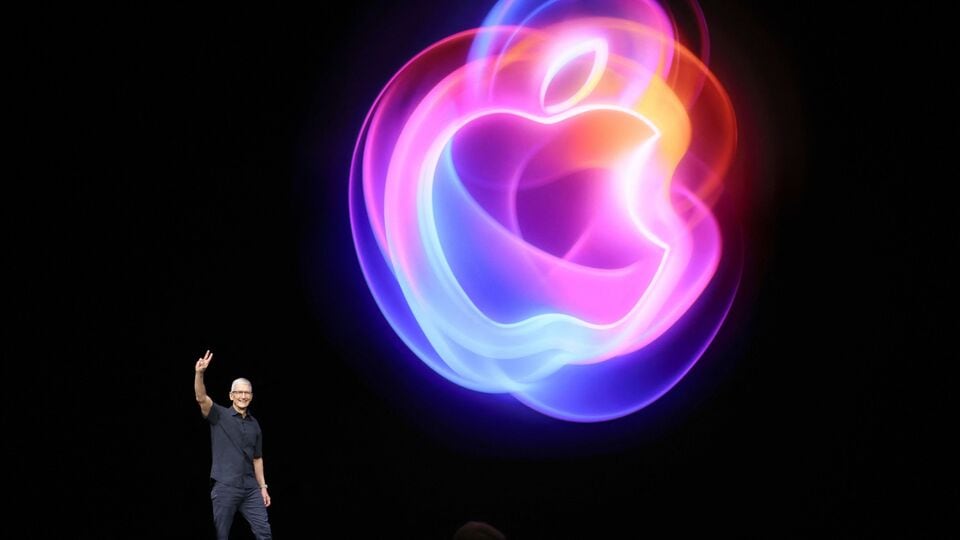 US APPLE HOLDS EVENT TO SHOWCASE NEW RELEASE OF IP 1725910845078 1736858327366