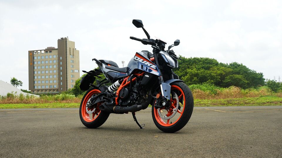 2024 KTM 390 Duke Review 4 1694926072249 1739518242831