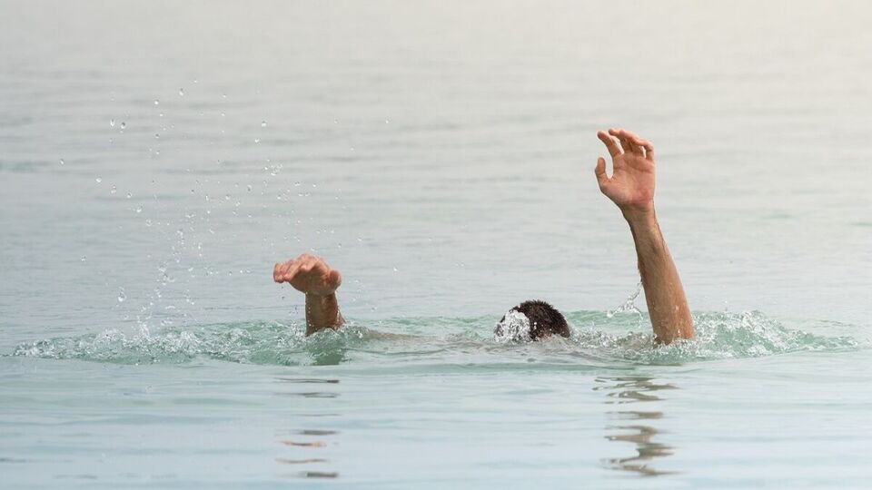 drown 1685966134453 1743938611970
